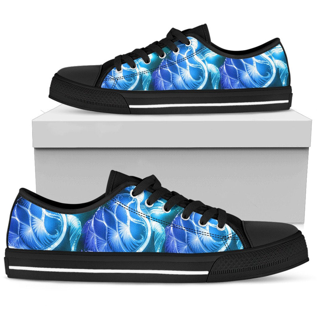 Blue Neon Sea Turtle Print Men Low Top Shoes