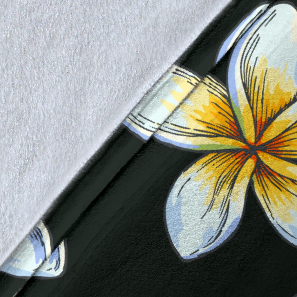 White Plumeria Pattern Print Design PM022 Fleece Blanket