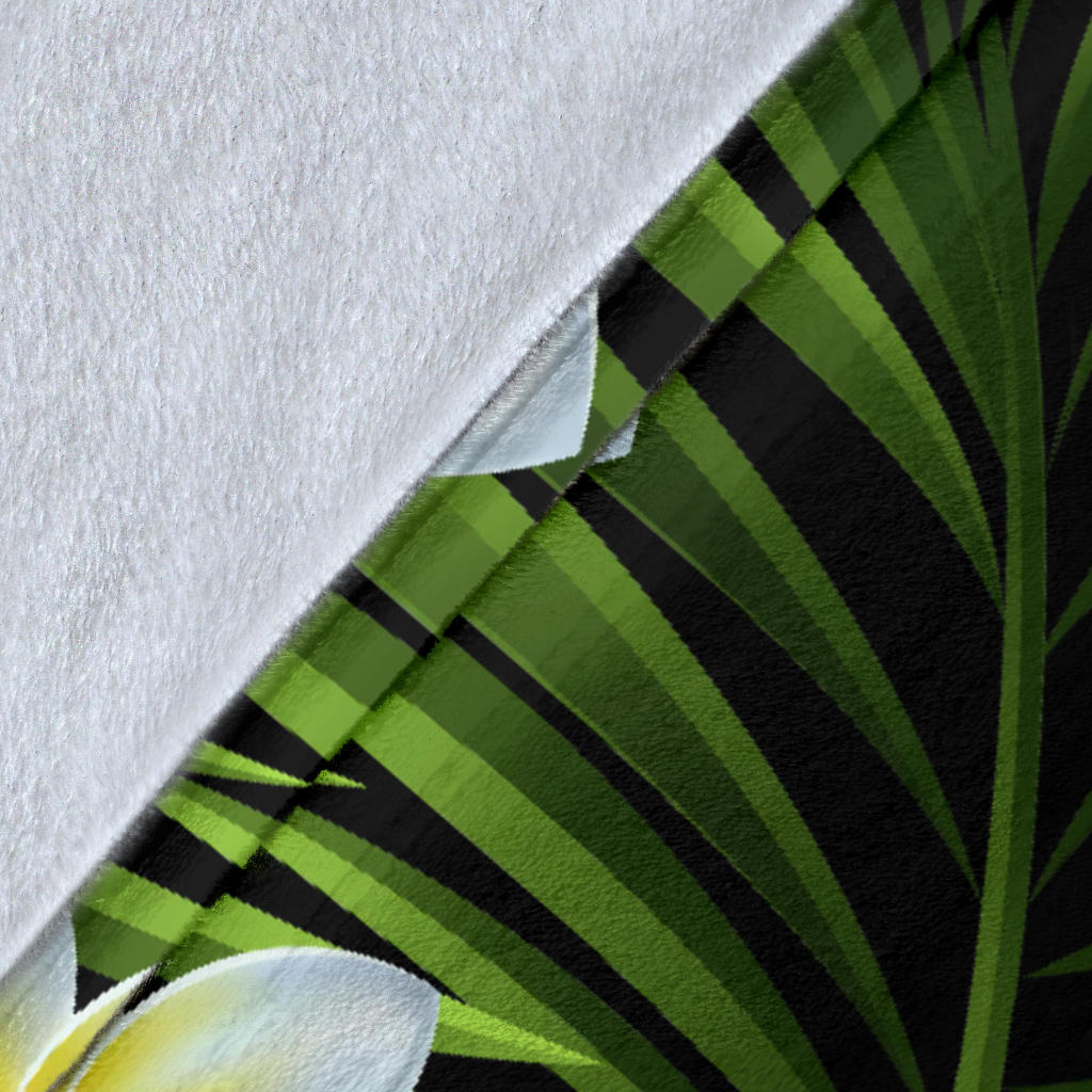 White Plumeria Pattern Print Design PM06 Fleece Blanket