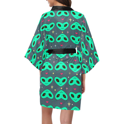 Alien Head Heart Pattern Print Design 03 Women's Short Kimono