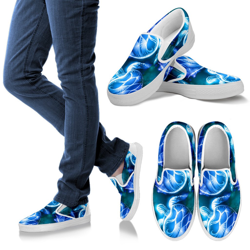 Blue Neon Sea Turtle Print Men Slip On Shoes