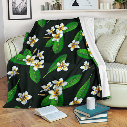White Plumeria Pattern Print Design PM023 Fleece Blanket
