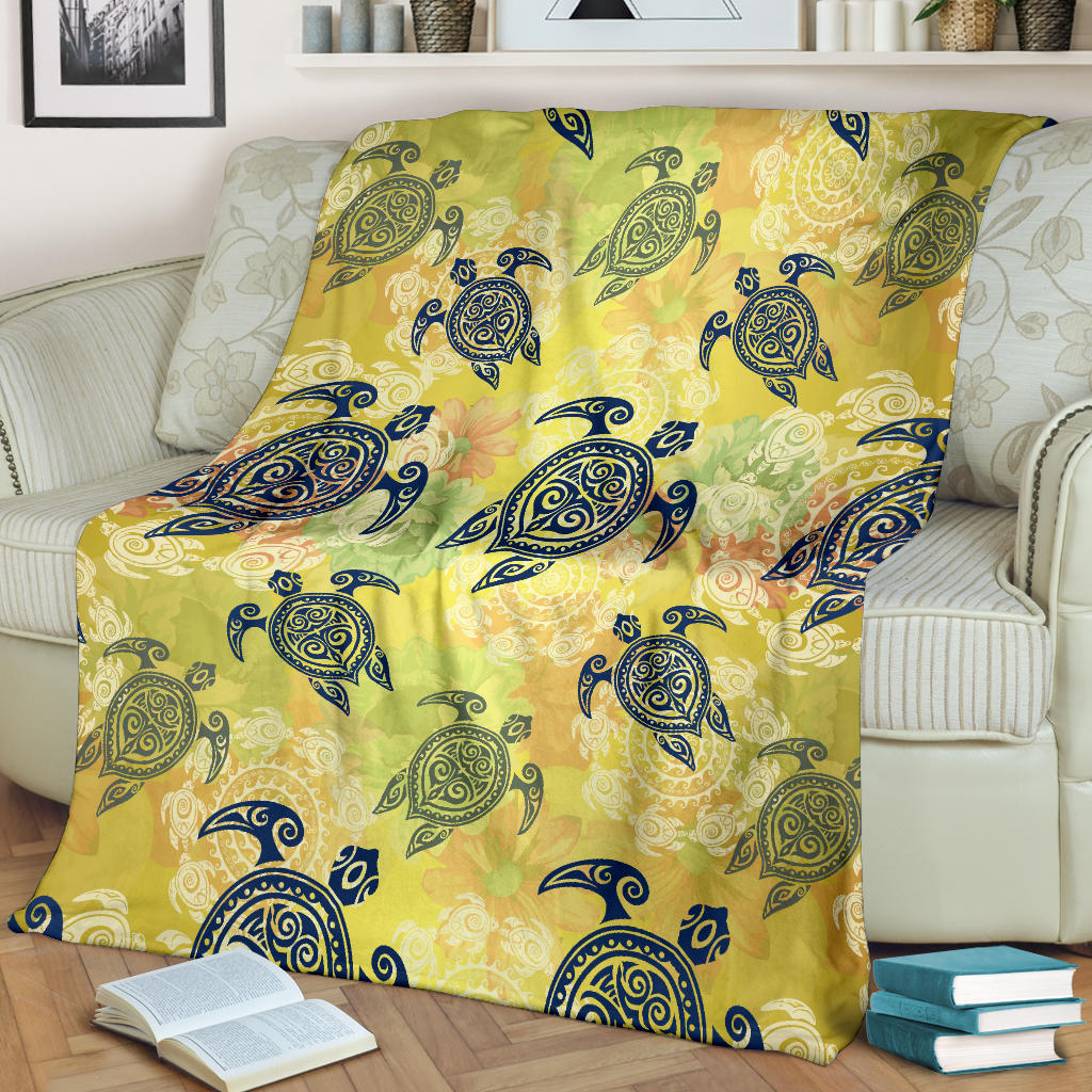 Hawaiian Turtle Tribal Design Print Fleece Blanket