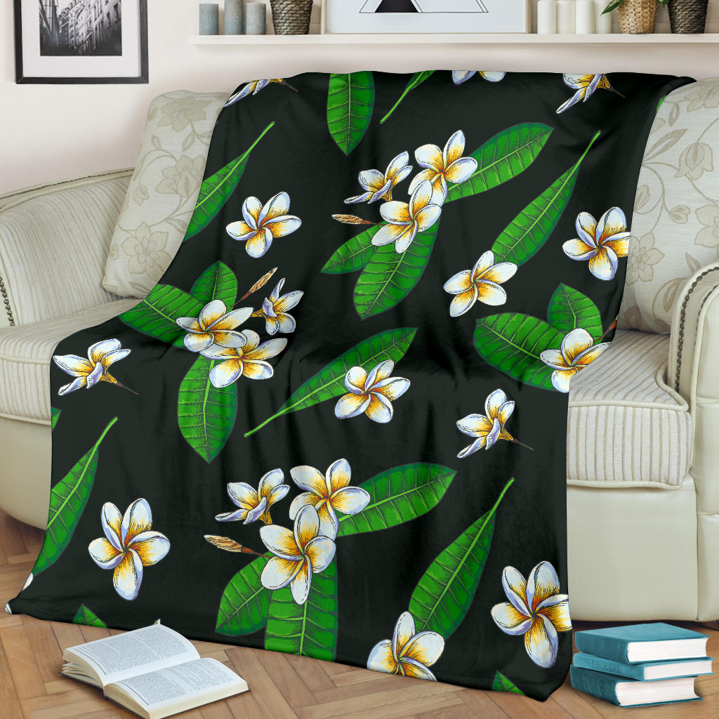White Plumeria Pattern Print Design PM023 Fleece Blanket