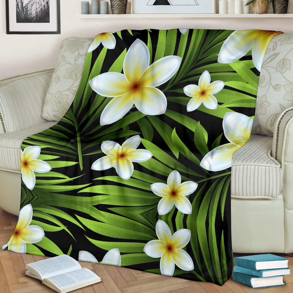 White Plumeria Pattern Print Design PM06 Fleece Blanket