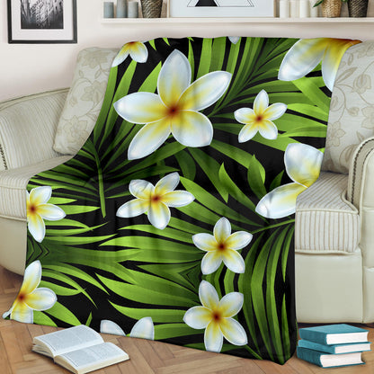 White Plumeria Pattern Print Design PM06 Fleece Blanket