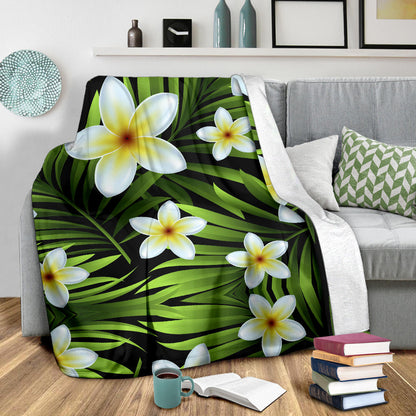 White Plumeria Pattern Print Design PM06 Fleece Blanket
