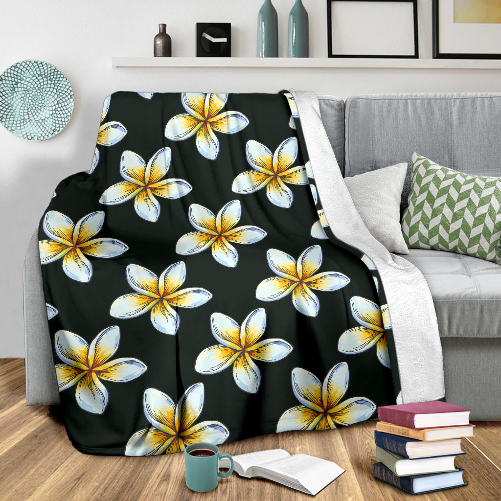 White Plumeria Pattern Print Design PM022 Fleece Blanket