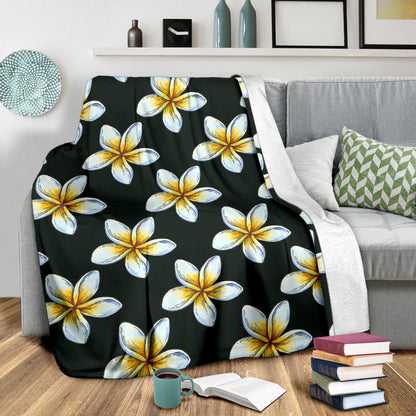 White Plumeria Pattern Print Design PM022 Fleece Blanket