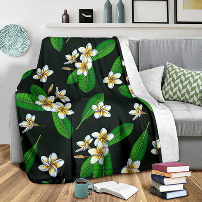 White Plumeria Pattern Print Design PM023 Fleece Blanket