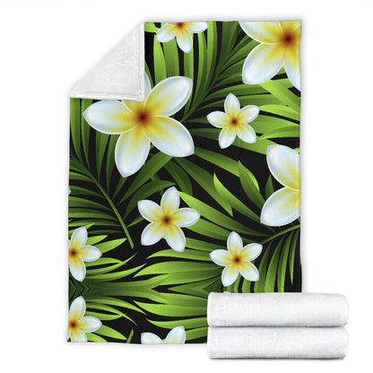 White Plumeria Pattern Print Design PM06 Fleece Blanket