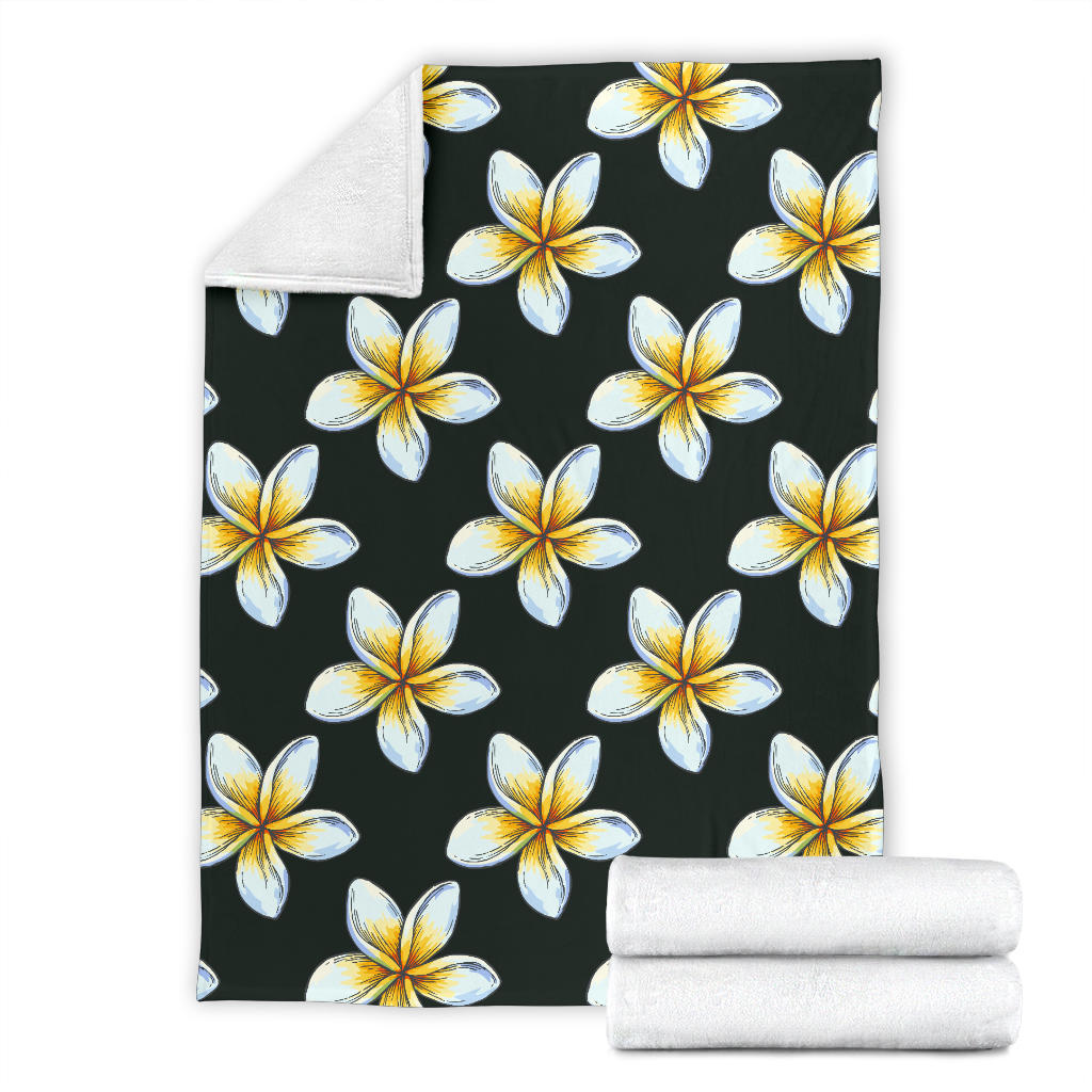 White Plumeria Pattern Print Design PM022 Fleece Blanket