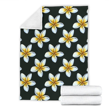 White Plumeria Pattern Print Design PM022 Fleece Blanket
