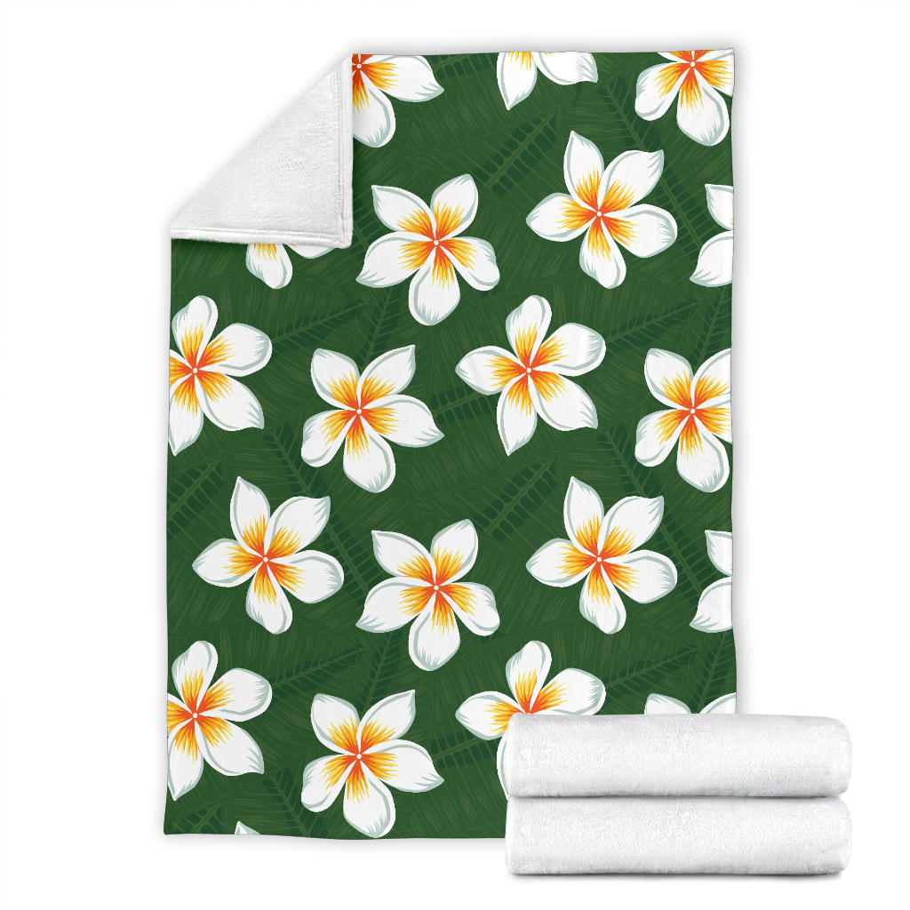 White Plumeria Pattern Print Design PM020 Fleece Blanket