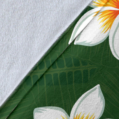 White Plumeria Pattern Print Design PM020 Fleece Blanket