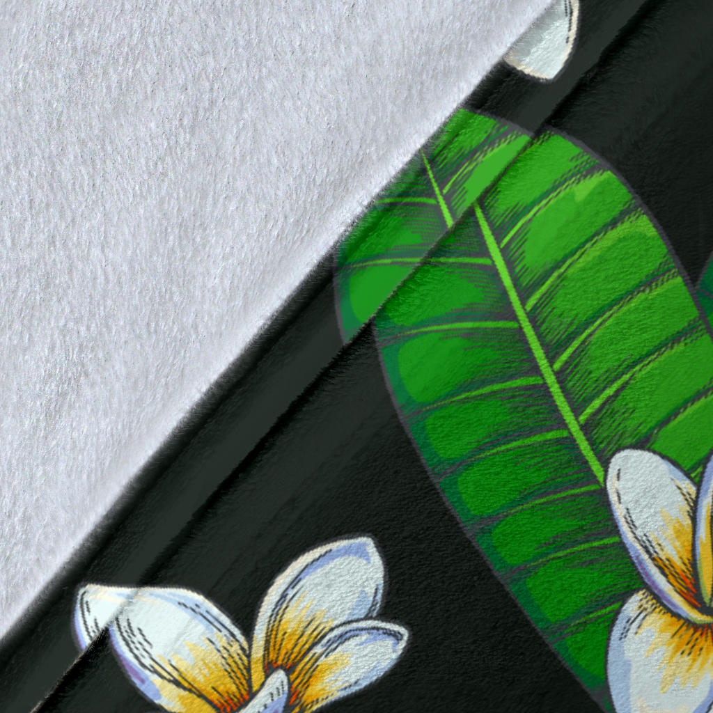 White Plumeria Pattern Print Design PM023 Fleece Blanket