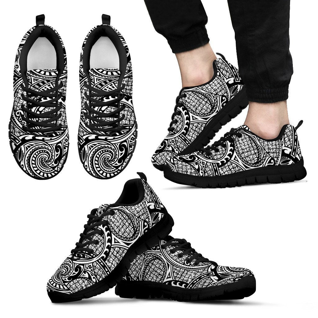 Polynesian Hawaiian Tribal Pattern Men Sneakers