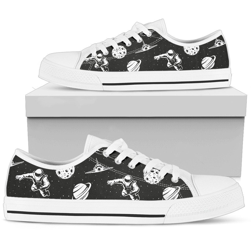 Space Astronauts Print Women Low Top Shoes