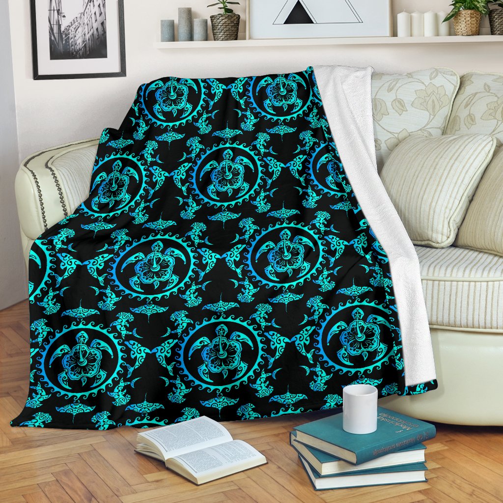 Turquoise Tribal Sea Turtle Hawaiian Fleece Blanket